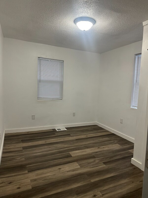 Building Photo - 203 Roan Ave