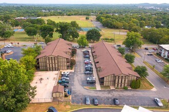 Building Photo - 525 N Dupont Ave