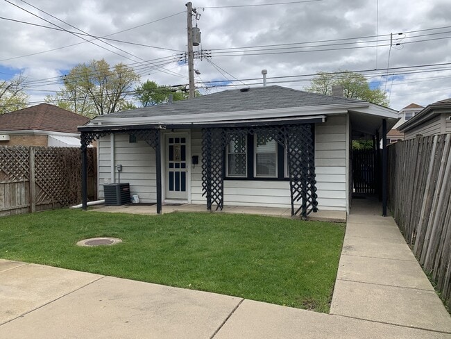 Building Photo - 3647 N Newland Ave