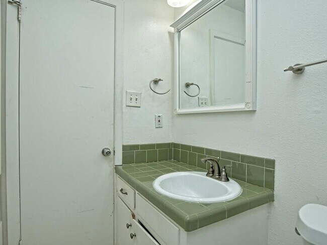 Building Photo - 604 Franklin Blvd