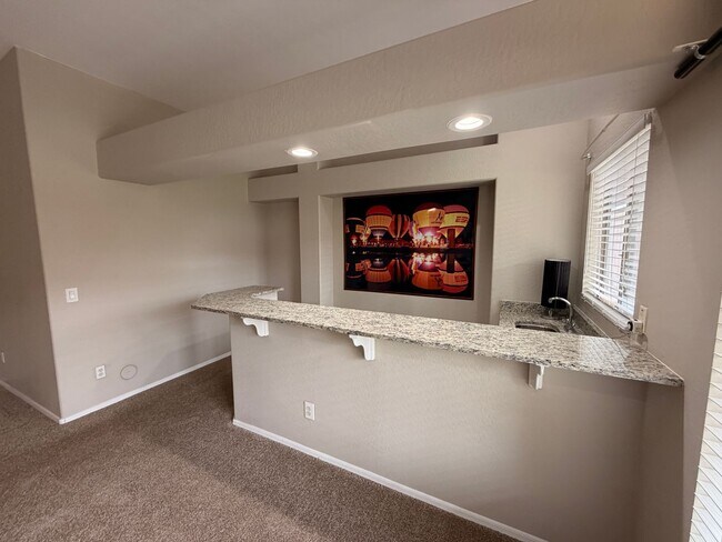 Building Photo - Spacious 5Bdm 3.5Ba Litchfield Park Home in a Small Gated Community