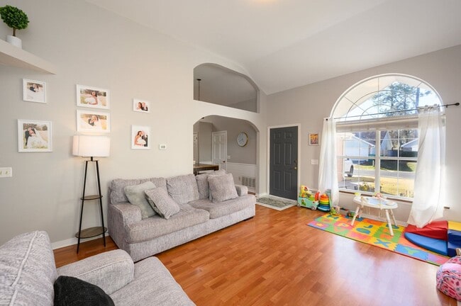 Building Photo - 1221 Charleston Cir