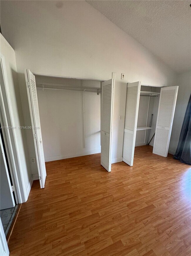 Building Photo - 10220 SW 77th Ct