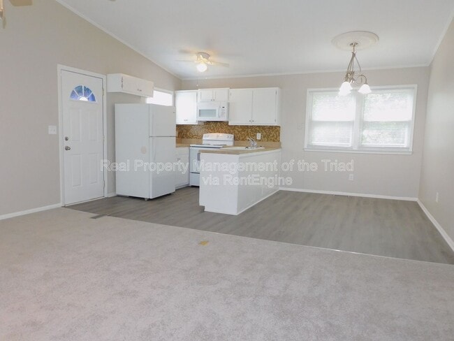 Building Photo - 911 Tipperary Dr