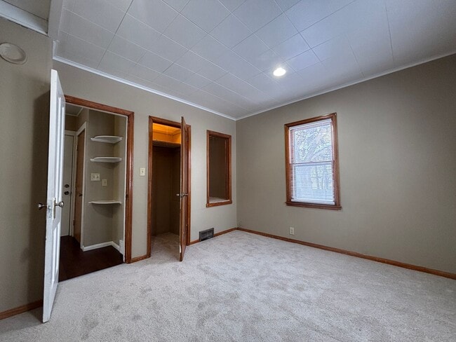 Building Photo - Phenomenal 2 Bedroom House in St. Paul Nei...