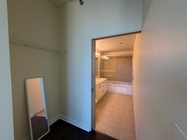 Building Photo - 1720 S Michigan Ave