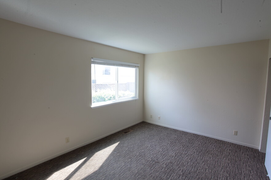 Bedroom #1 - 1968 Dolphin Dr