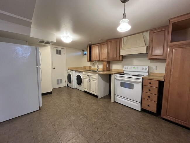 Building Photo - Classic Comfort Meets Modern Style in This...