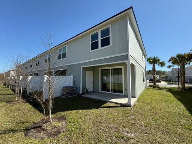 Building Photo - Beautiful 3 bedroom townhome for rent in E...