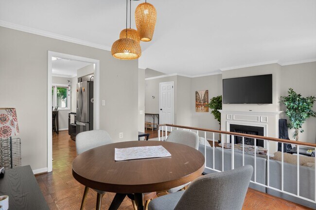 Building Photo - Fully Furnished Executive Townhome | 2 Bedrooms + Dedicated Office | 6-Month Minimum