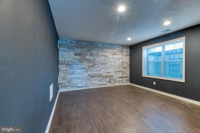 Building Photo - 22559 Clarksburg Rd