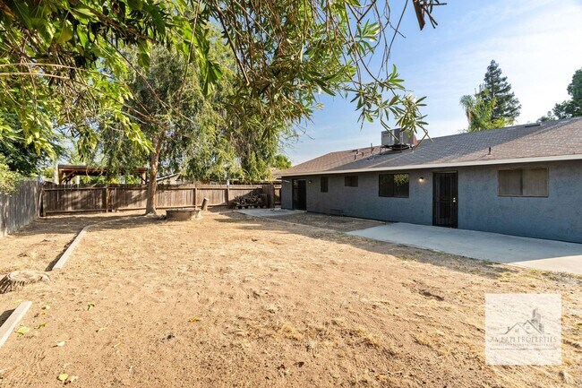 Building Photo - Four Bedroom Home In Clovis!
