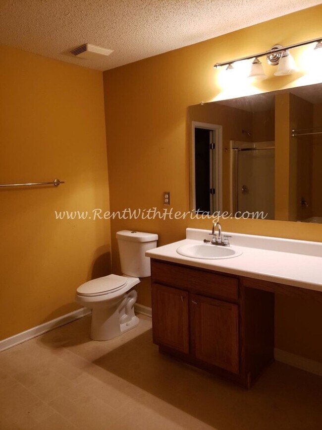 Building Photo - Gorgeous Brick Home with Golf Course / Lake View in Popular Mirror Lake Golf/ Swim / Tennis Subdi...