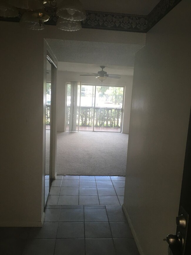 Building Photo - Central Orlando ground floor condo in gate...