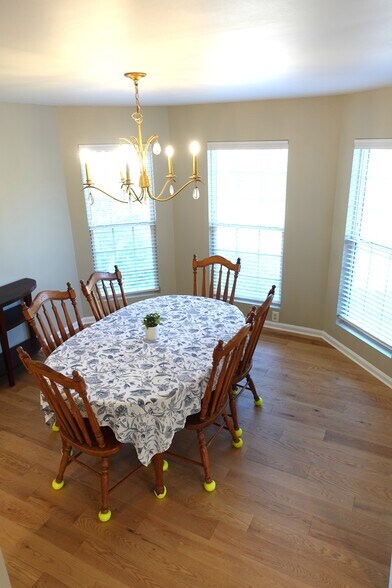Dining Rm - 1333 Holliday Dr