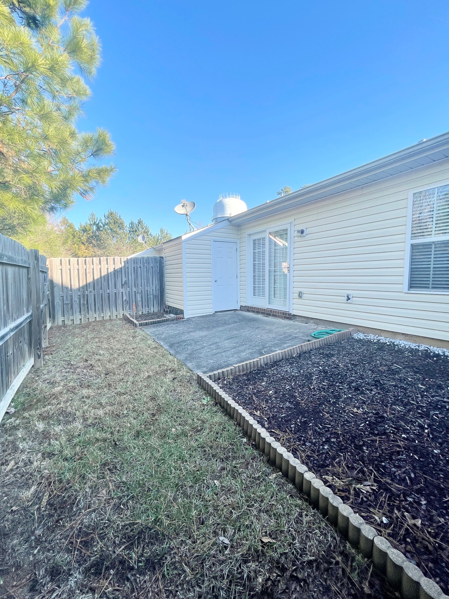 Building Photo - 604 Beretta Dr