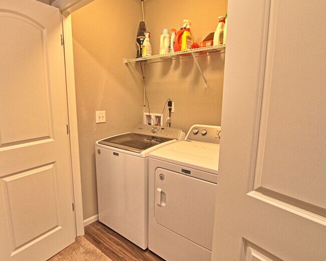 Building Photo - 3 bed 2.5 bath Castle Rock Townhome in the Meadows