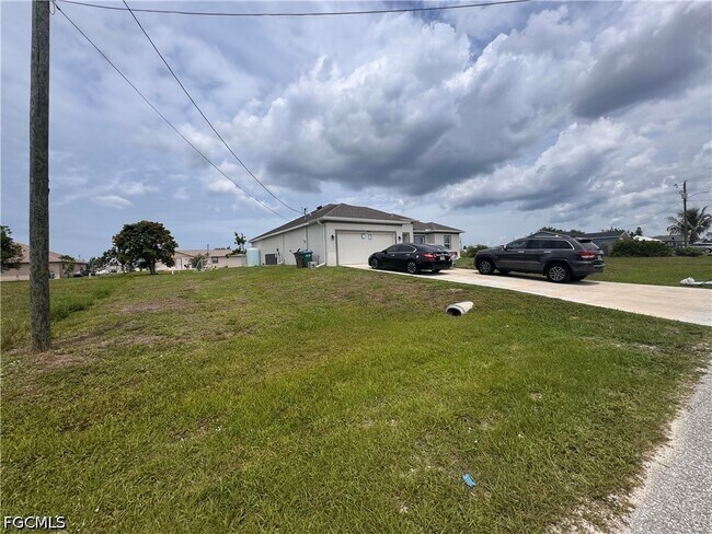Building Photo - 1820 NW 19th Ave