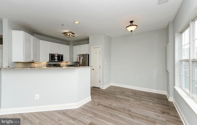 Building Photo - 8069 Gatehouse Rd