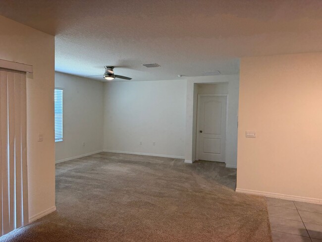 Building Photo - Tavares