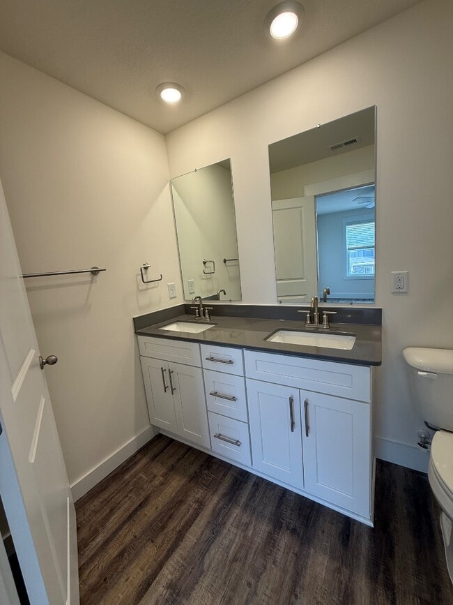 Building Photo - 1129 Wenna Wy