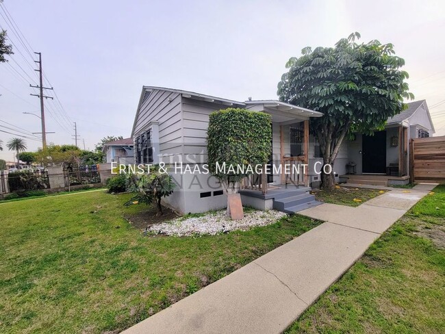 Primary Photo - Fabulous 2 Bedroom Duplex Home with Large ...