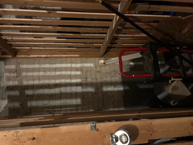 Building Photo - 4853 N Harding Ave