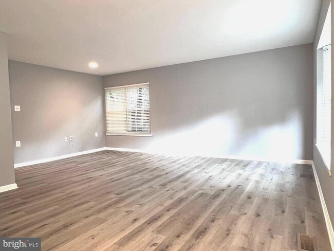 Building Photo - 10277 Quiet Pond Terrace