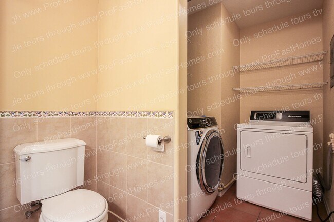 Building Photo - 7840 SW West Slope Dr