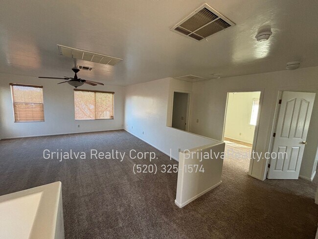 Building Photo - Beautiful 2-story 4-Bedroom, 2 Bath House with Loft for Rent (Green Valley)