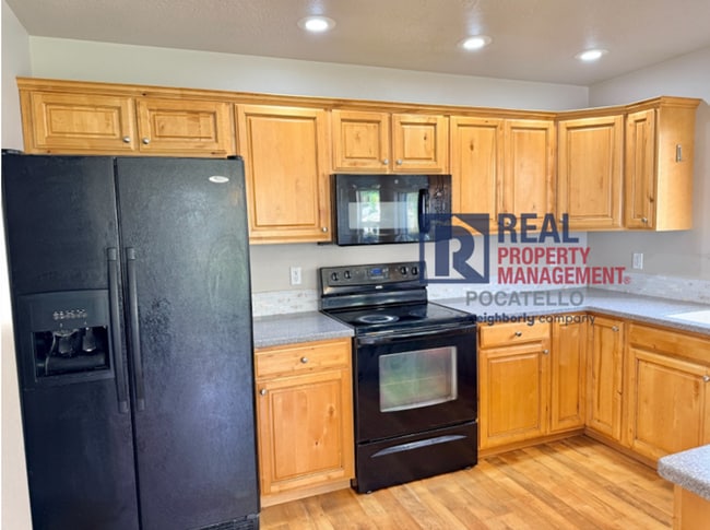 Building Photo - Beautiful 3 Bedroom 2.5 Bathroom Home For Rent