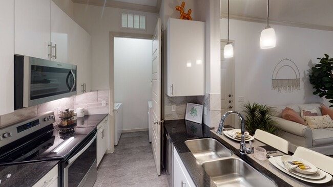 Building Photo - Berkshire Creekside