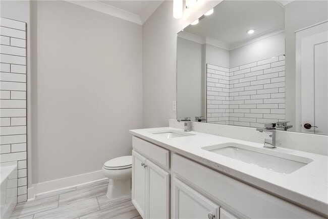 Building Photo - 435 Maplewood Dr