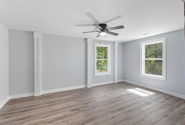 Building Photo - 96 Collins Rd