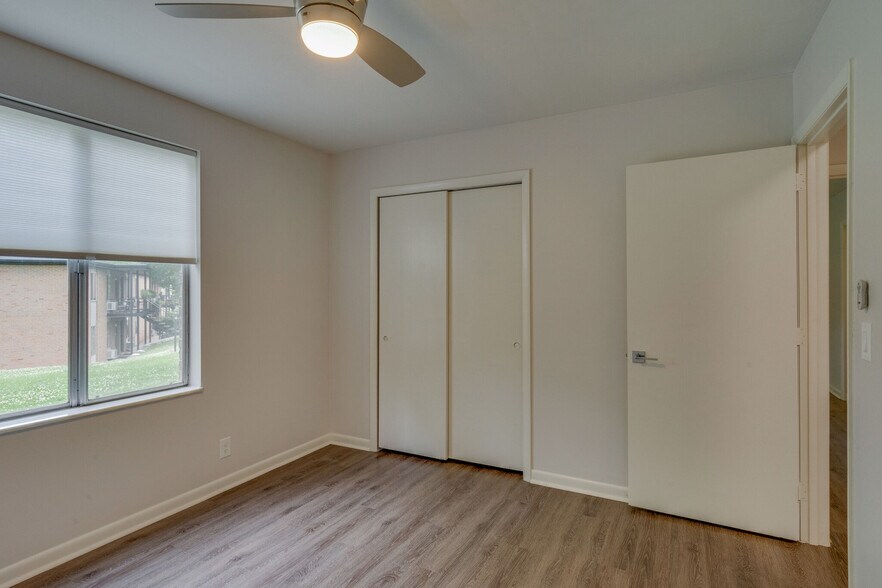 Building Photo - 2601 Hillsboro Pike