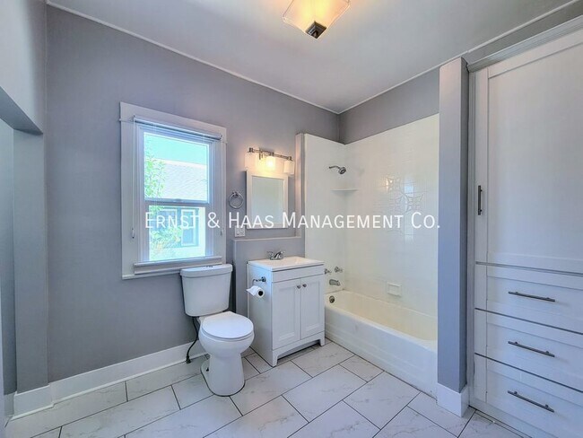 Building Photo - Historic 5-Bedroom, 4-Bath Home with Moder...