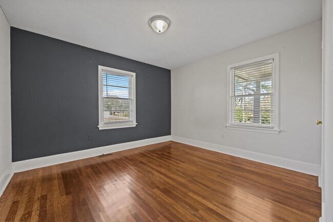 Building Photo - Duplex