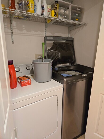 Building Photo - 193 Oak St