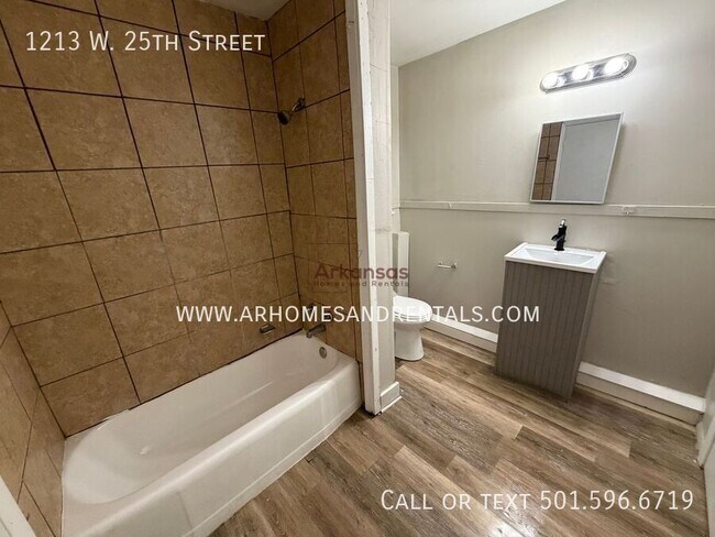 Building Photo - 1213 W 25th St