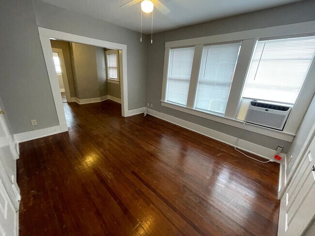 Building Photo - 215 Paschal St