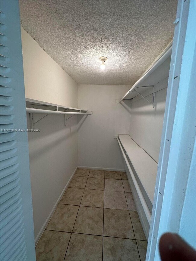 Building Photo - 1801 S Treasure Dr