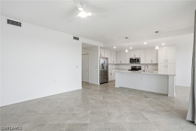 Building Photo - 15405 Grn Acrs Ave