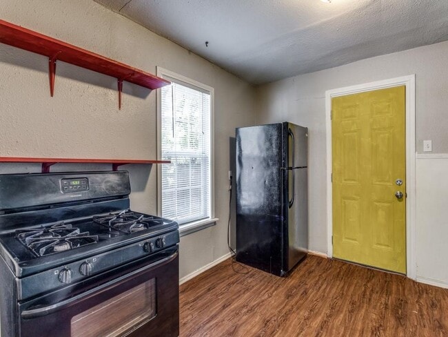 Building Photo - 1136 Garland Ave