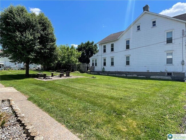 Building Photo - 1219 3rd St