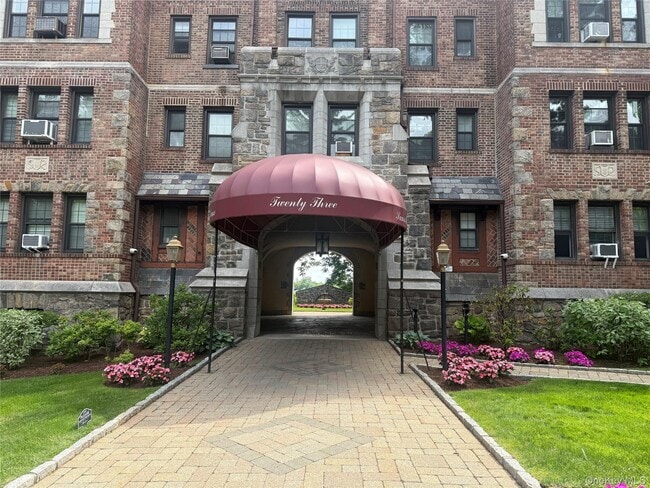 Building Photo - 23 Old Mamaroneck Rd