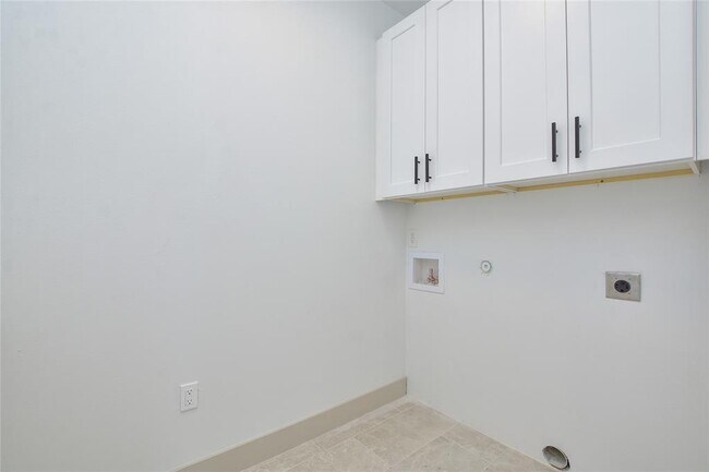 Building Photo - 7103 Bennett Ave