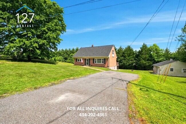 Building Photo - Spacious 4-Bedroom Single Family home with Large Backyard & Ample Storage