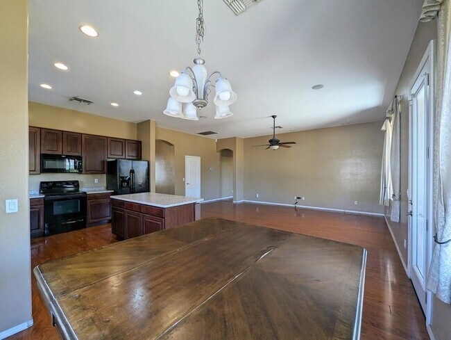 Building Photo - 3310 W Latona Rd