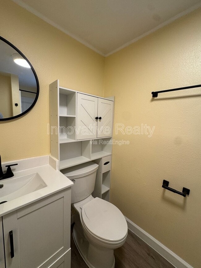 Building Photo - 205 Fern Dr