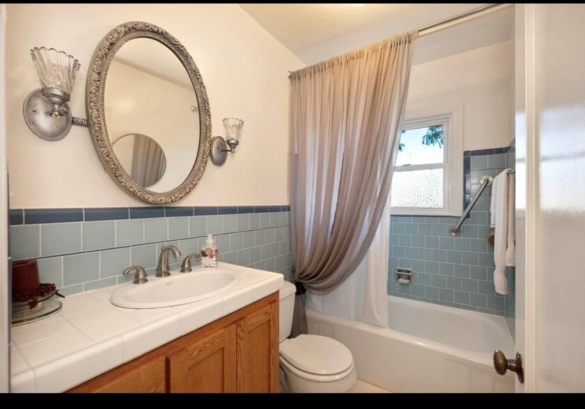 Building Photo - 391 5th St